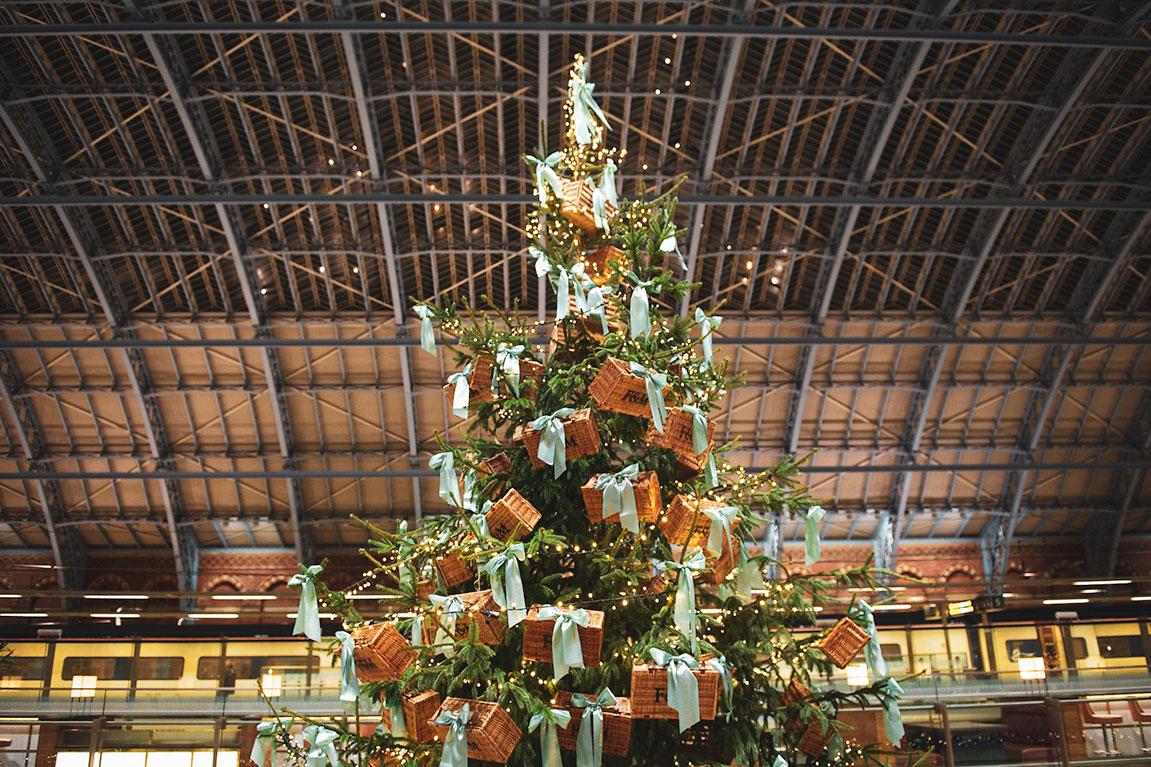 2013-st-pancras-fortnums-christmas-tree-2.jpg