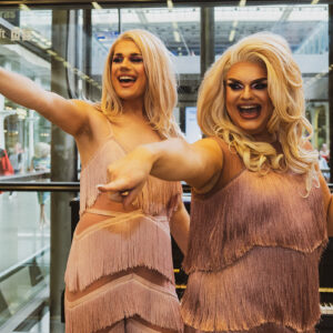 drag-queens-ophelia-love-and-kitty-scott-claus-at-st-pancras-for-london-pride-5