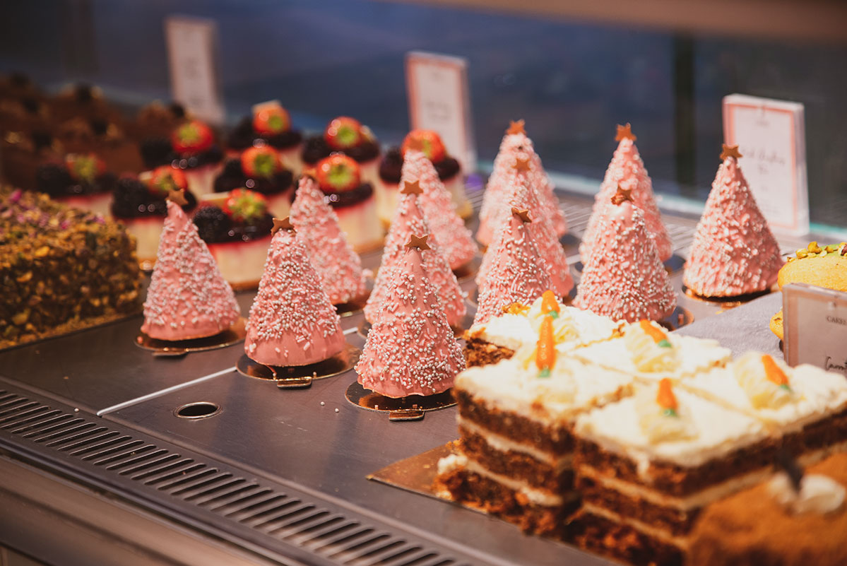 el-n-christmastree-cake-st-pancras.jpg
