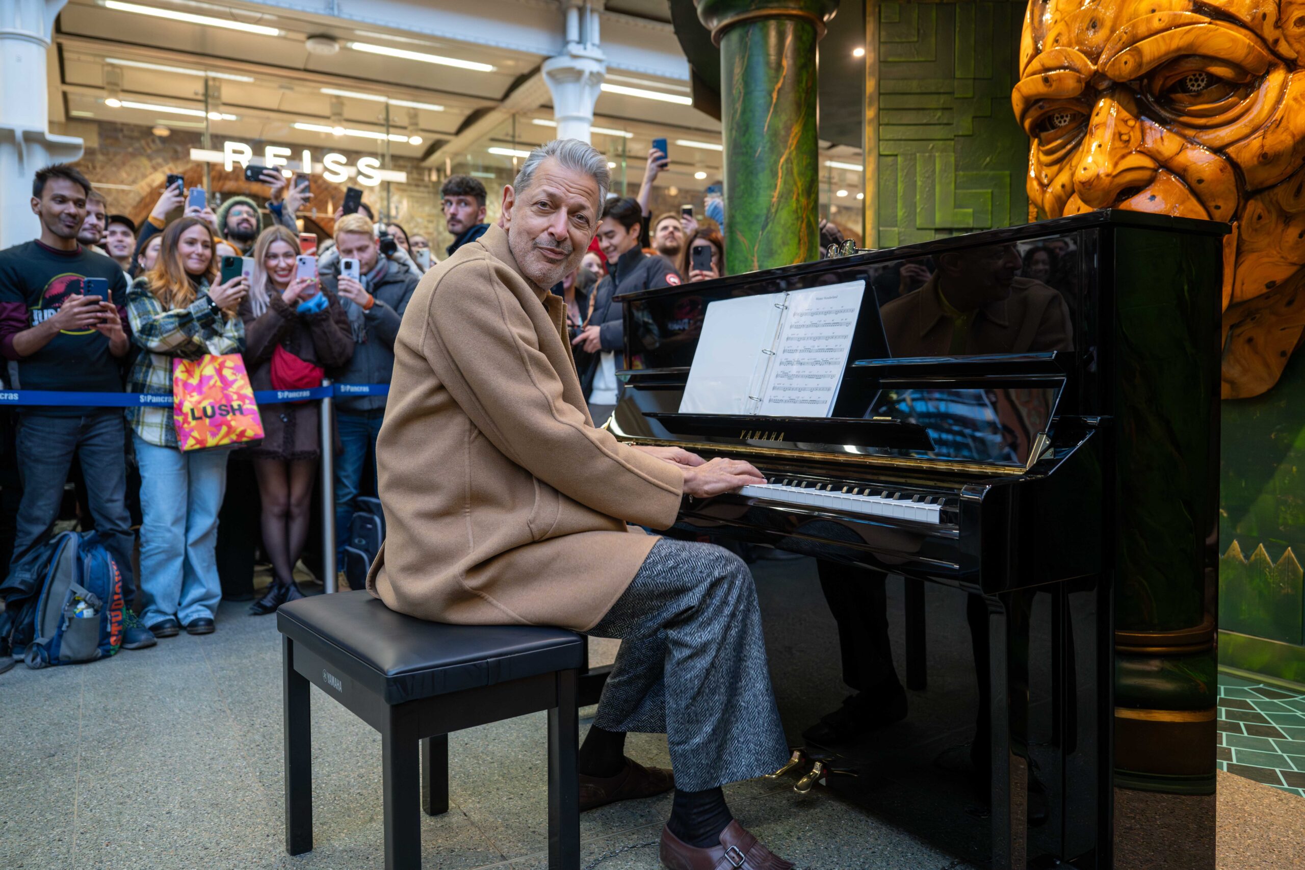 jeff-goldblum-at-st-pancras-international
