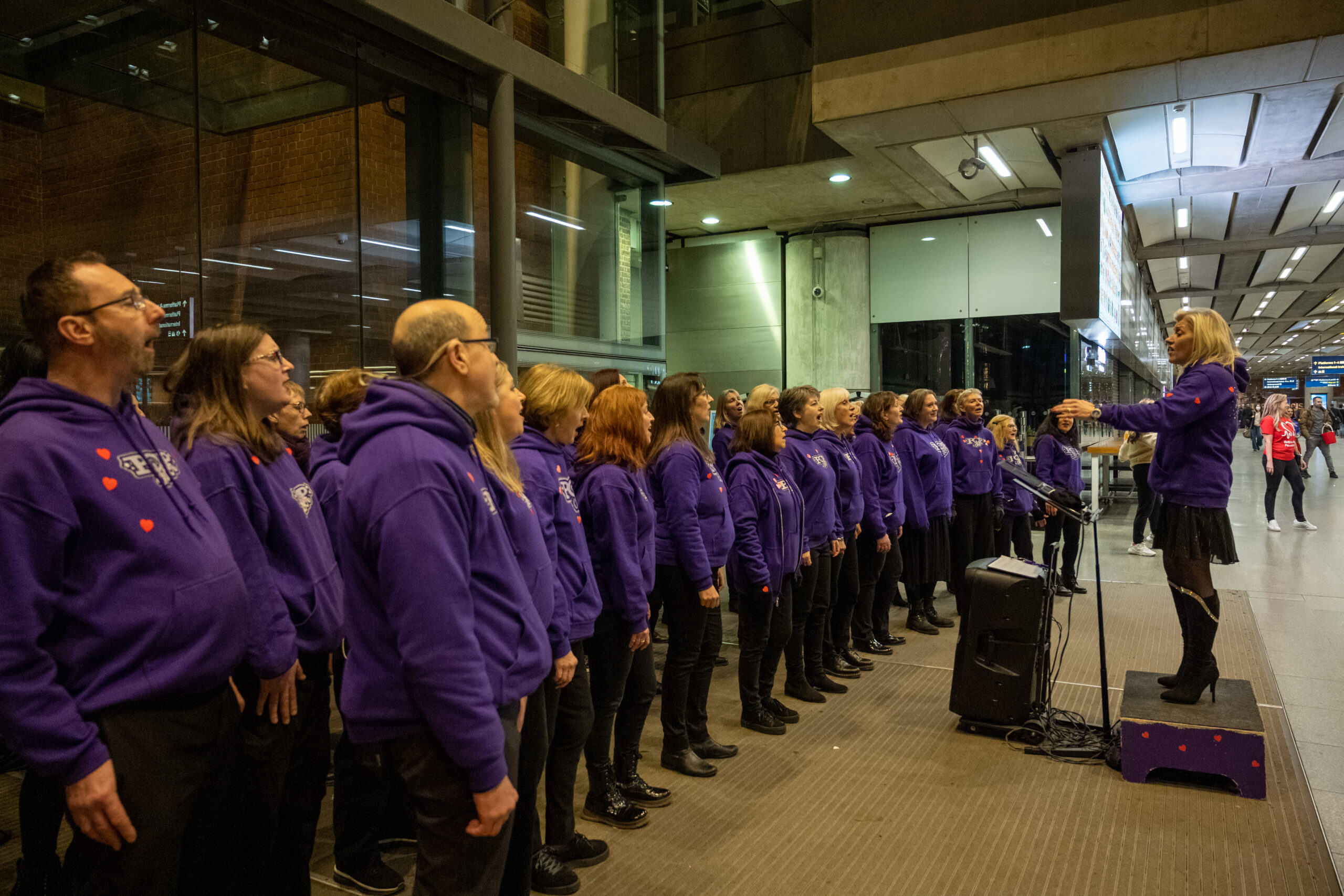 popchoir-and-bhf-at-st-pancras-international_068.jpg