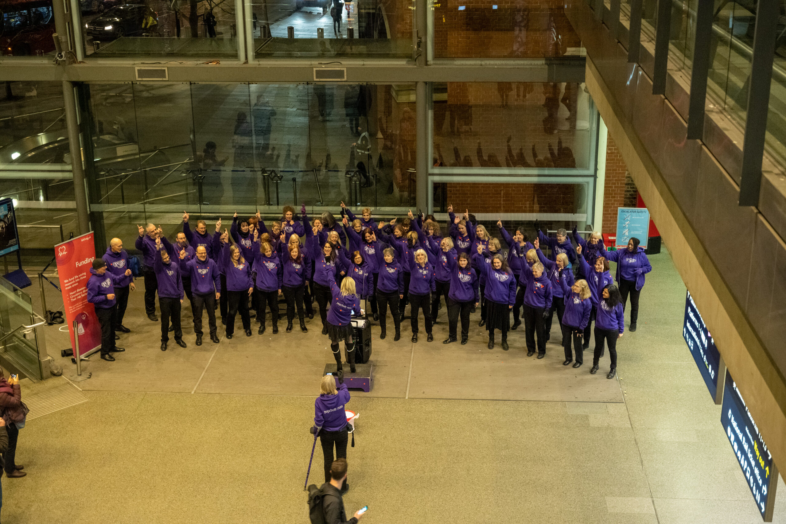 popchoir-and-bhf-at-st-pancras-international_095