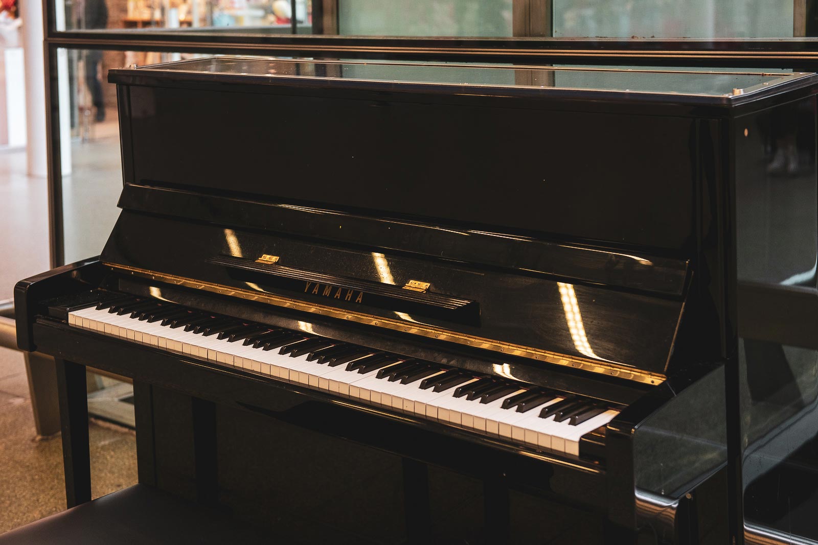 sir-elton-s-piano-at-st-pancras-2.jpg