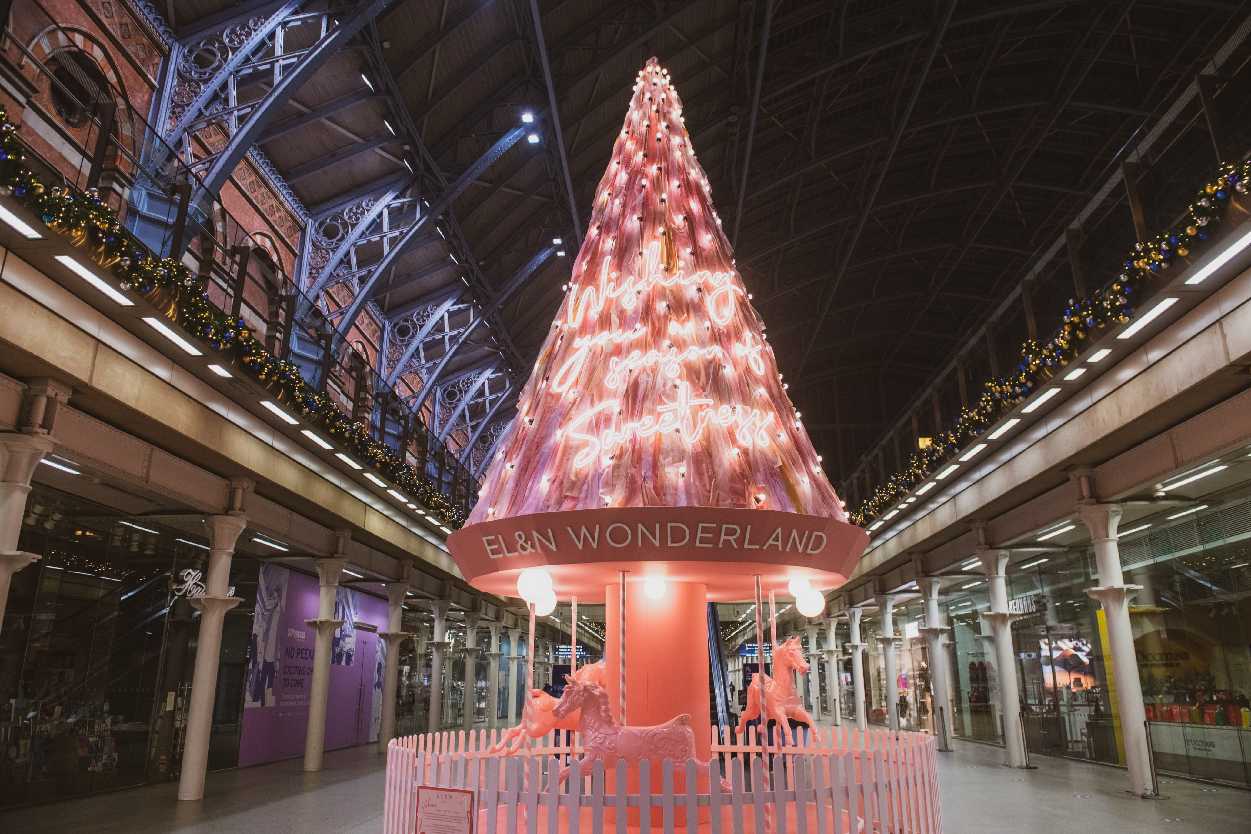 st-pancras-international-elan-2020-christmas-tree-4.jpg