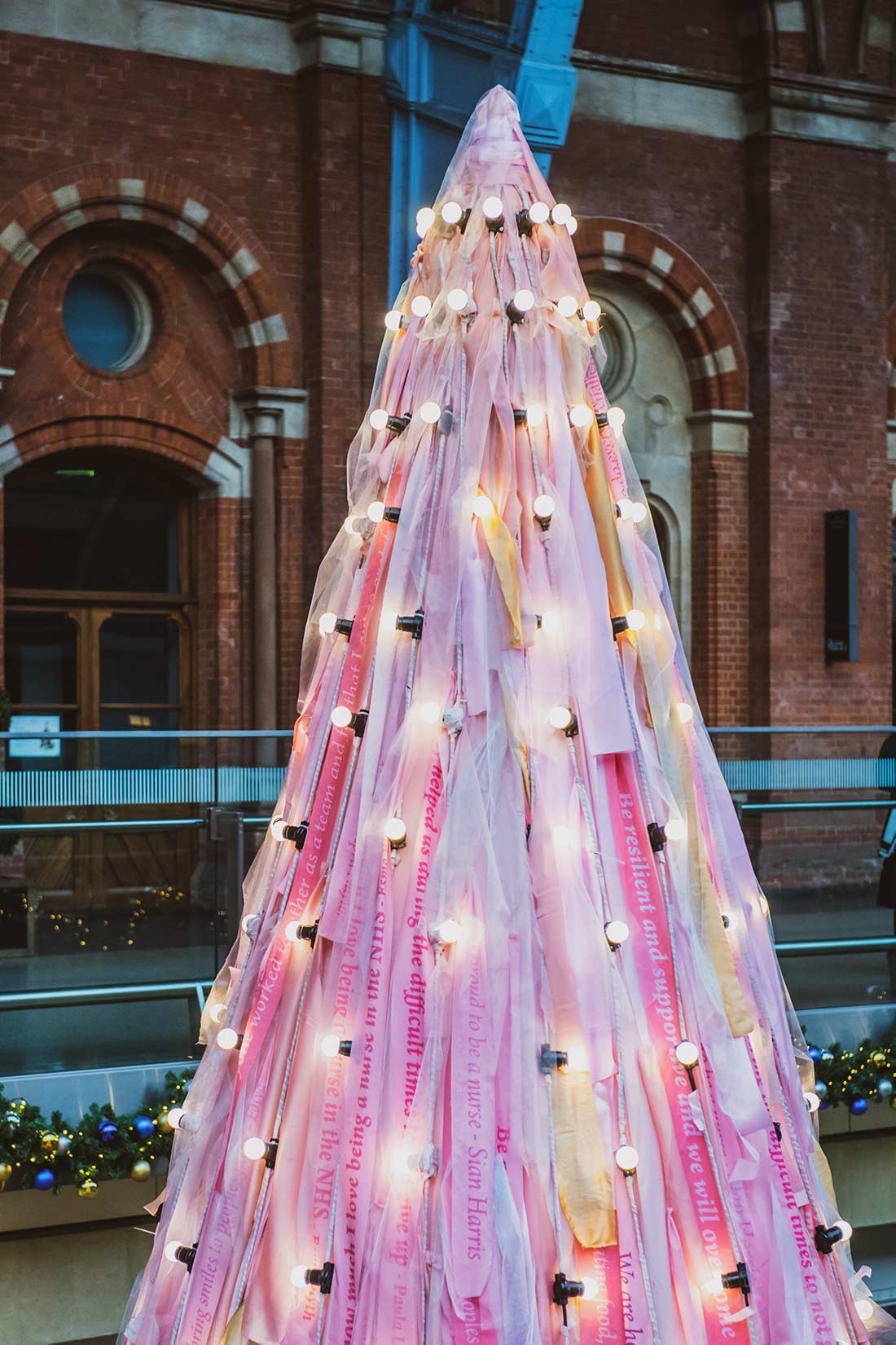 st-pancras-international-elan-2020-christmas-tree-5.jpg