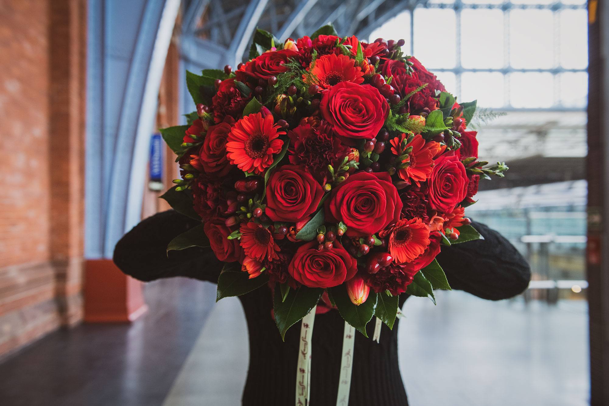 valentine-s-bouquet-moyses-stevens-florists-at-st-pancras-kings-cross-london-1.jpg