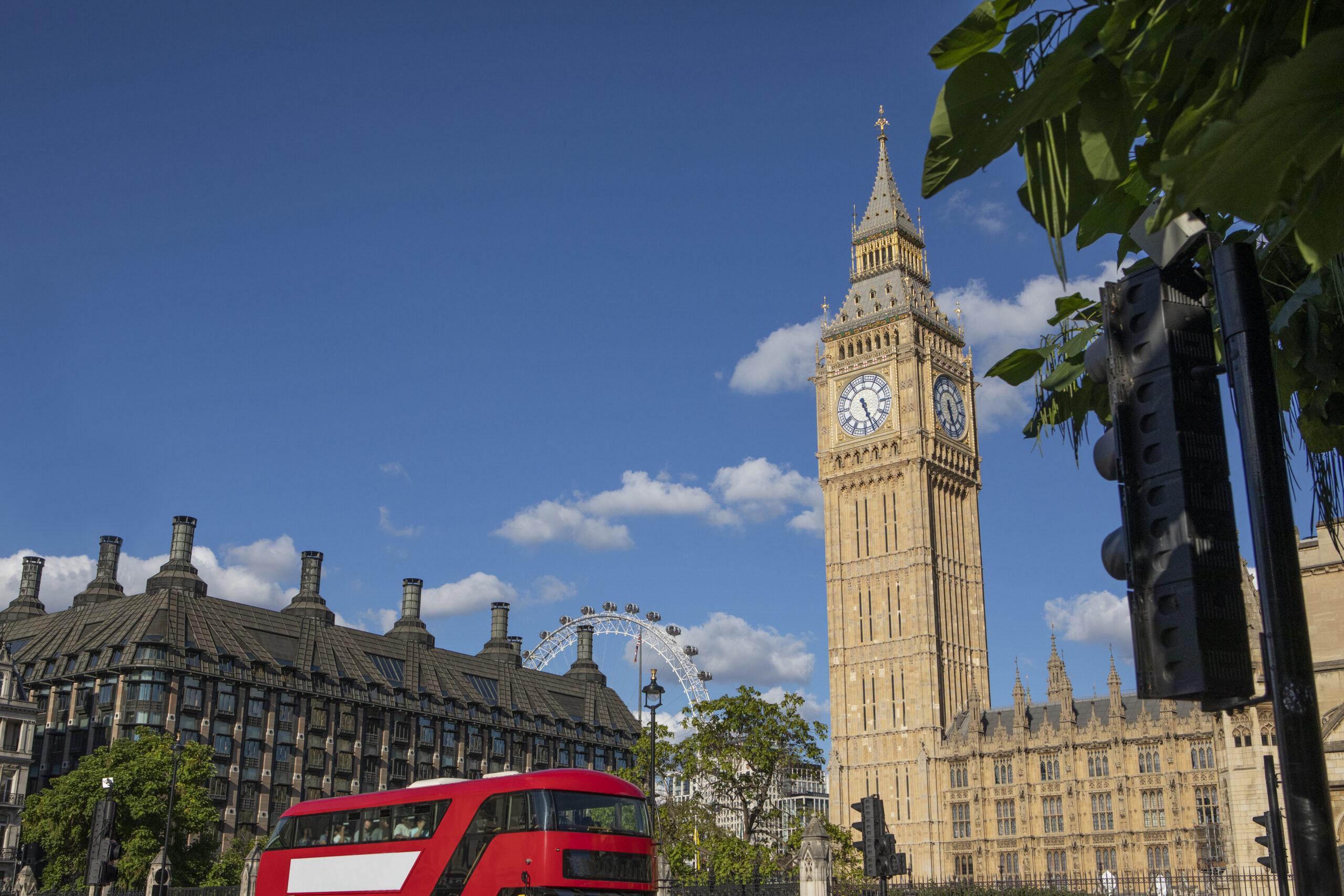 -London-the-elizabeth-tower-and-houses-of-parliament
