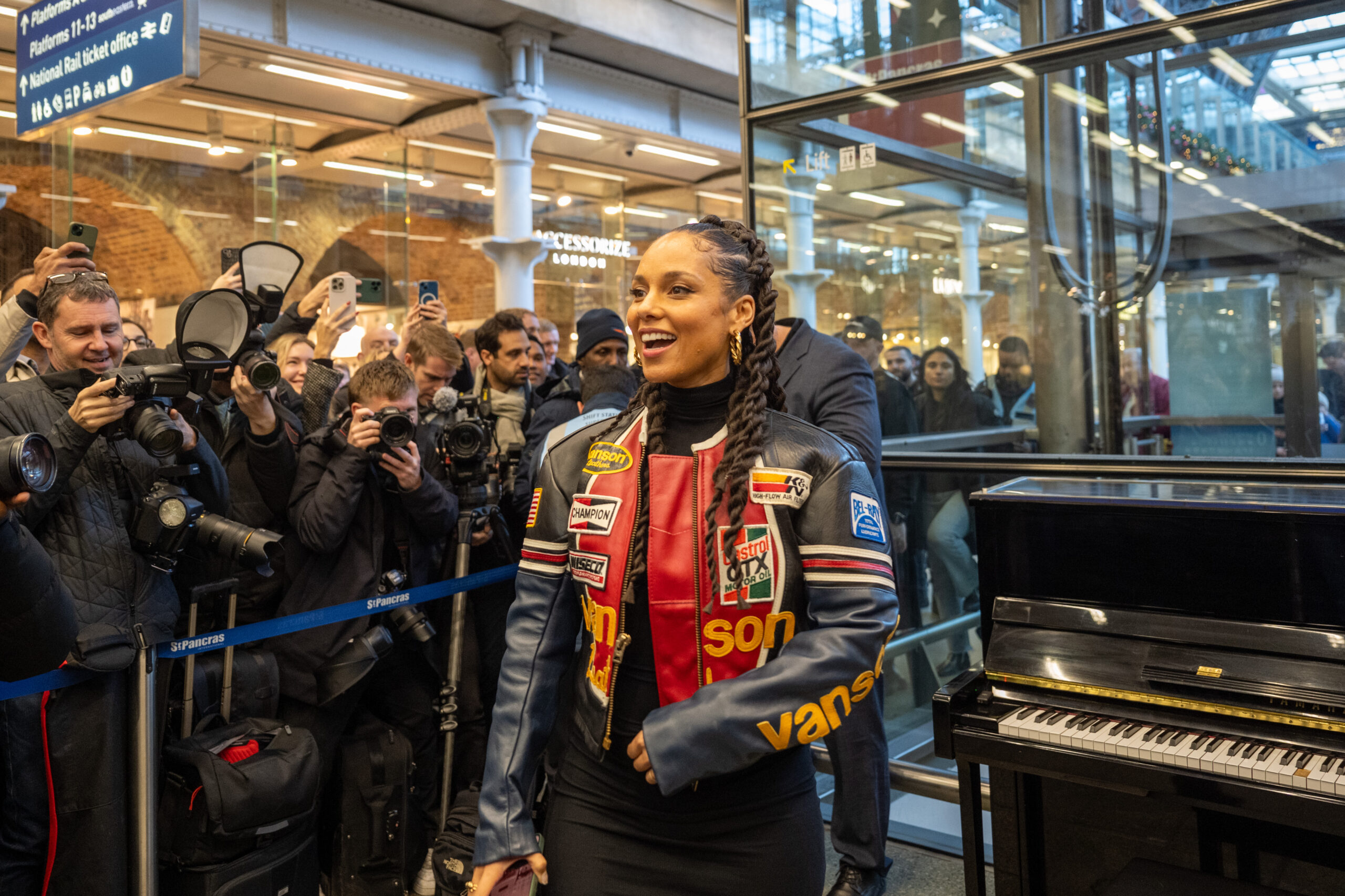 alicia-keys-at-st-pancras-1_002.jpg