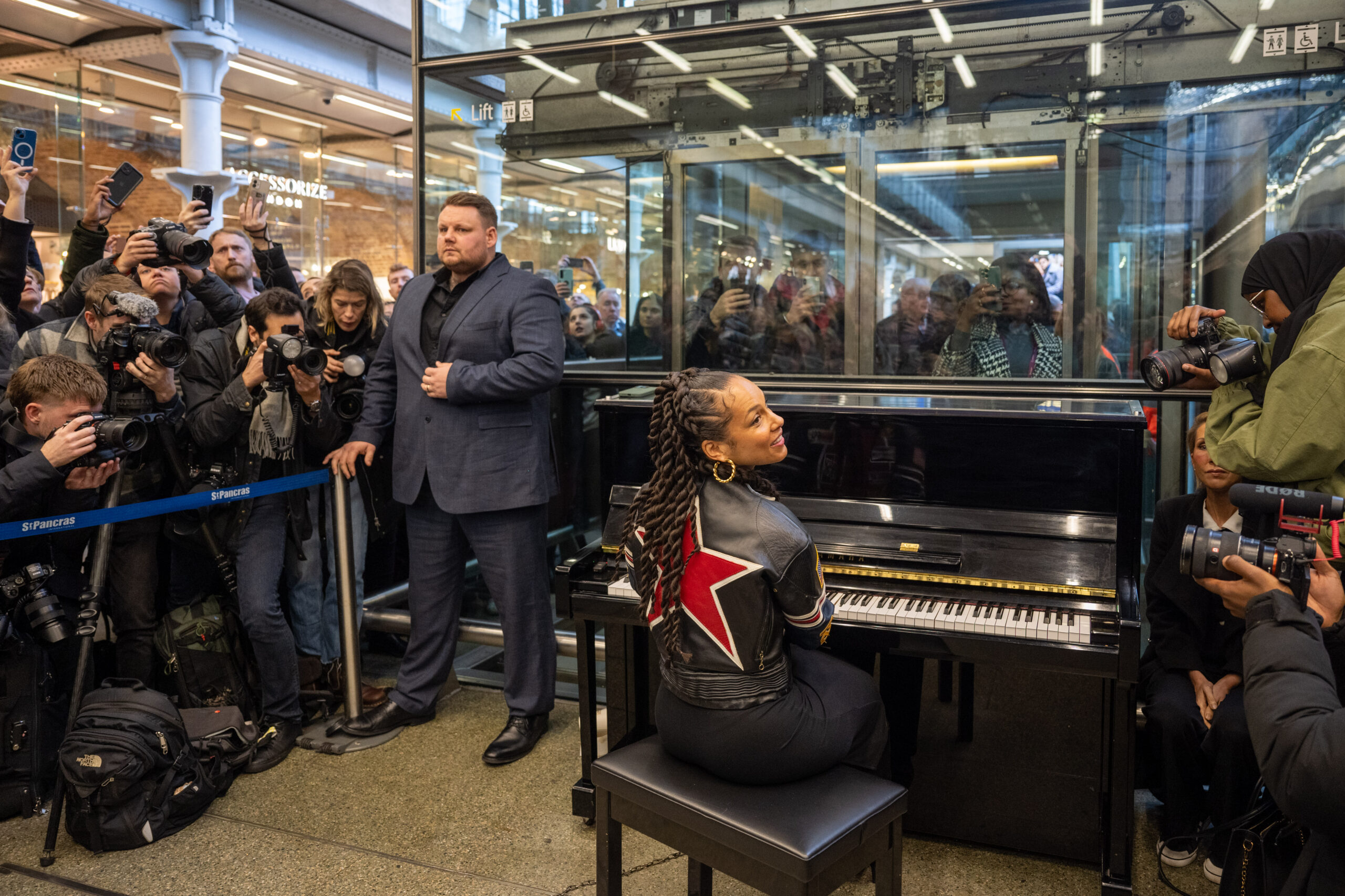 alicia-keys-at-st-pancras-3_019.jpg