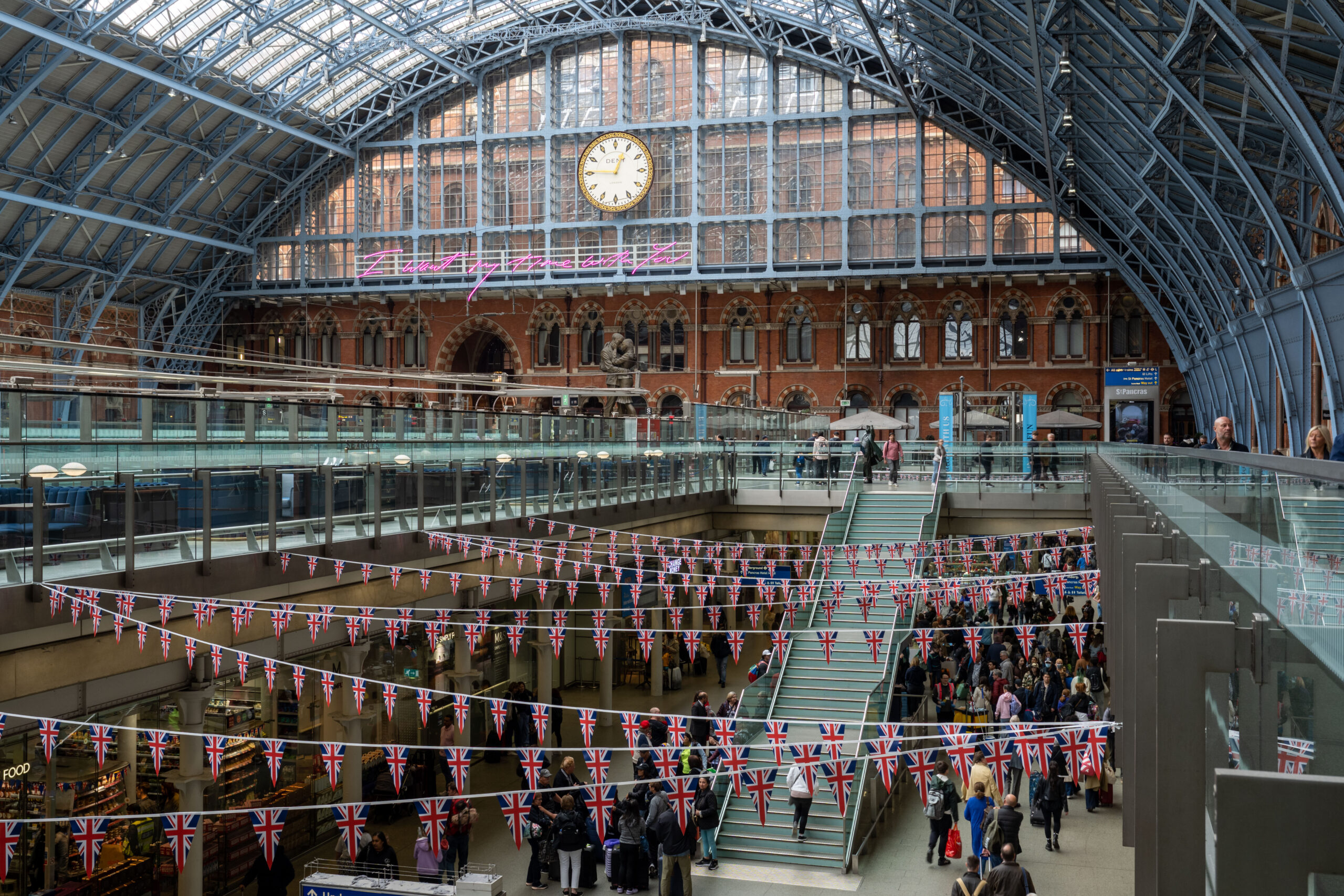 coronation-bunting-at-st-pancras-international_071.jpg