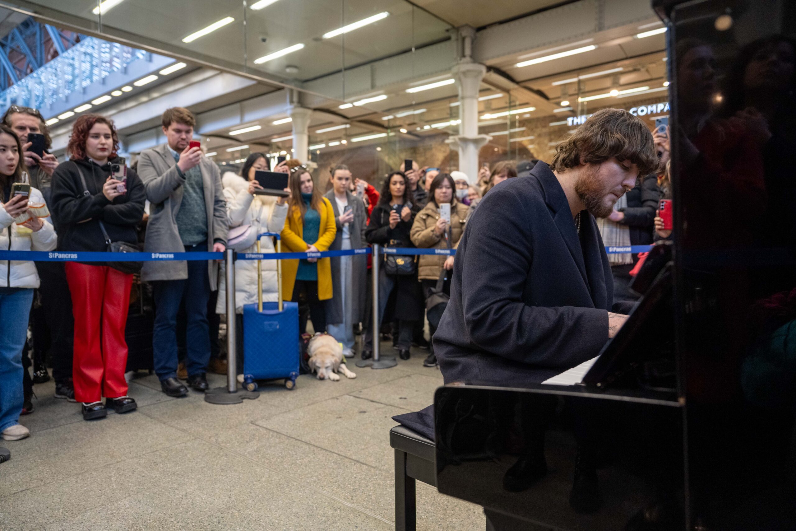 james-arthur-at-st-pancras-international_004.jpg