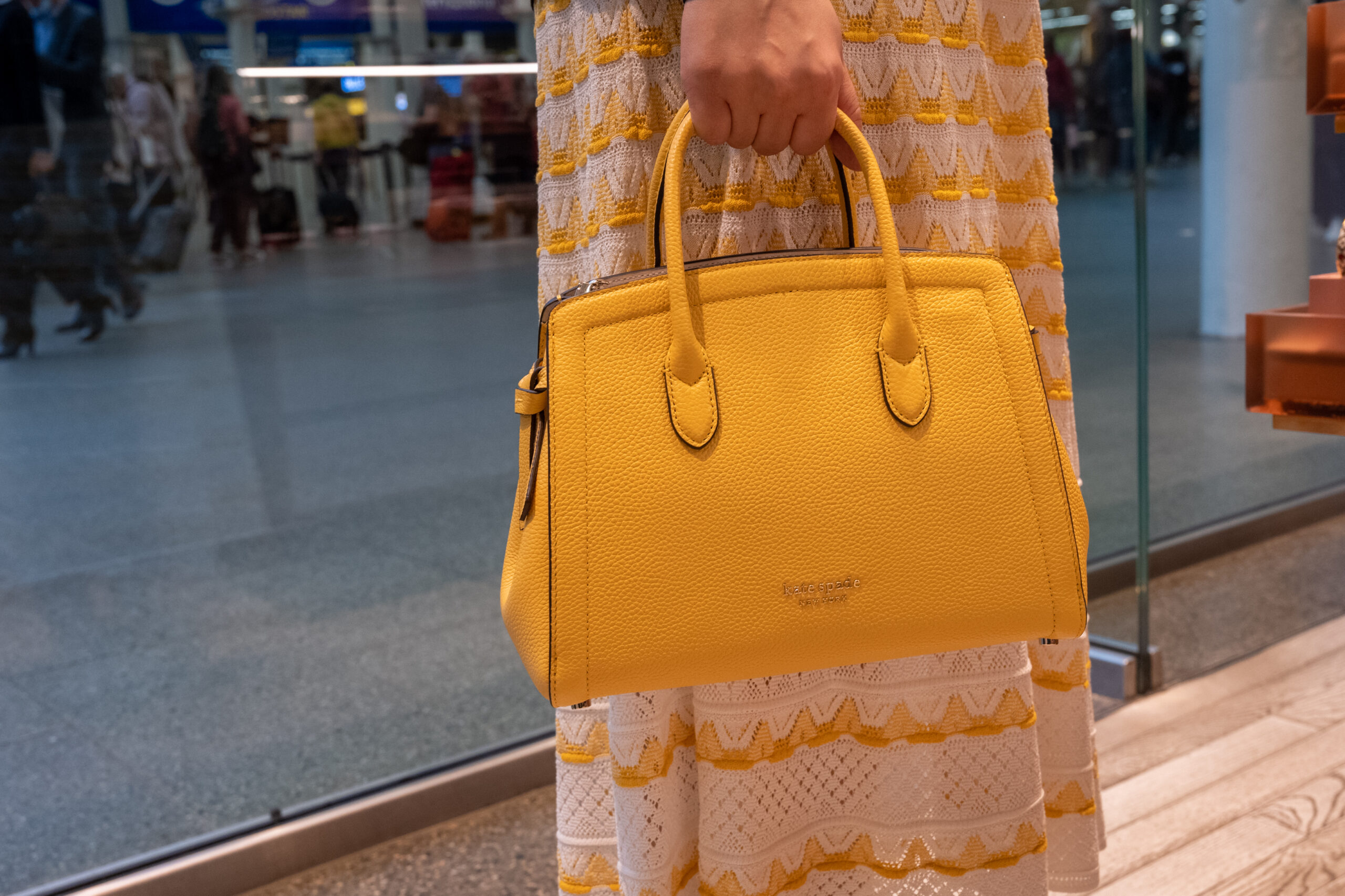 kate-spade-queen-s-yellow-bag_001-1.jpg