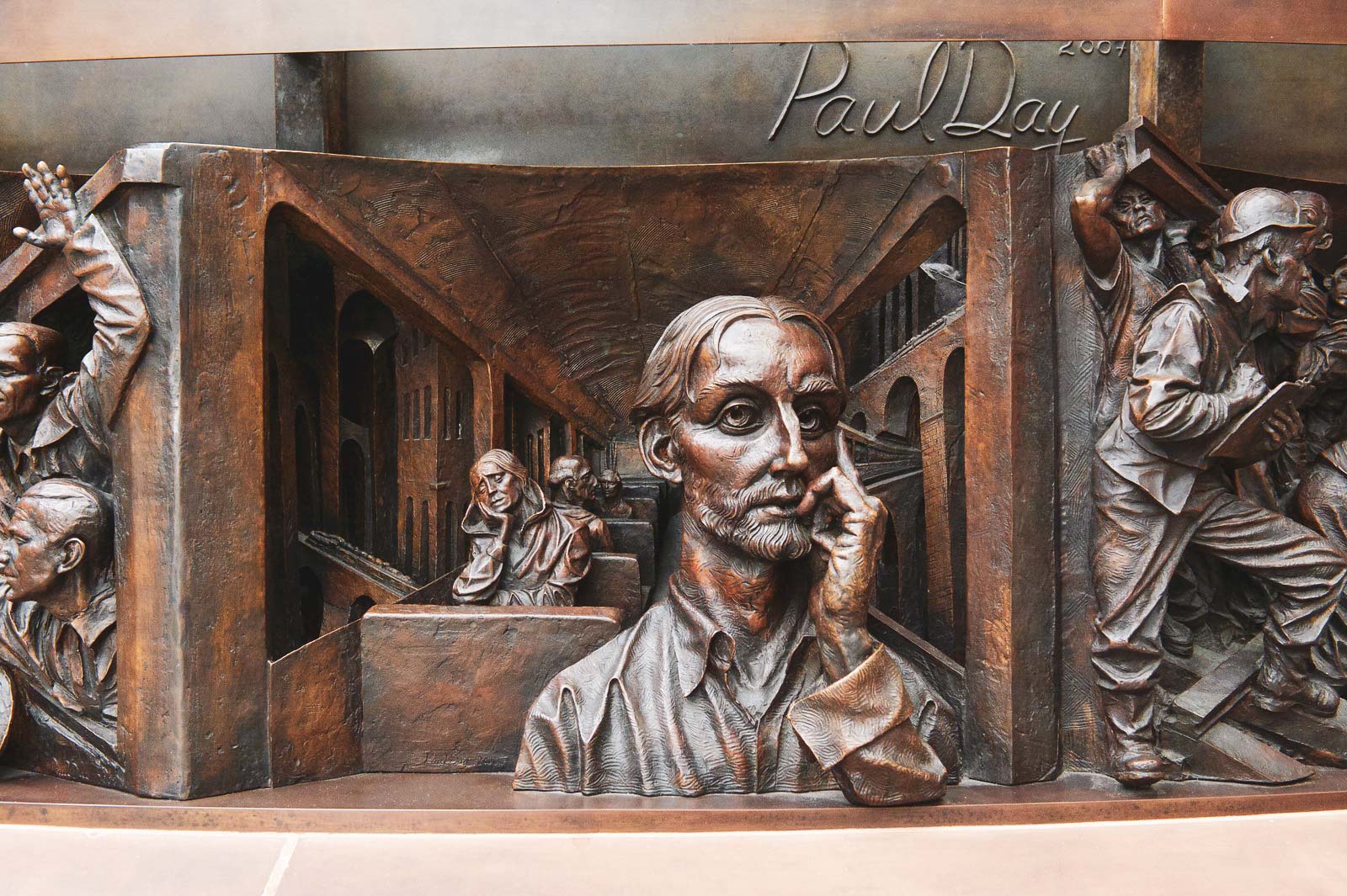 paul-day-s-lovers-statue-and-frieze-at-st-pancras-london-5.jpg