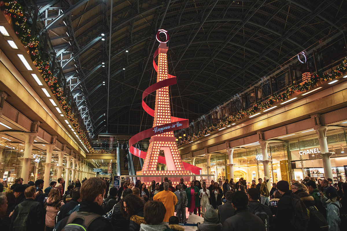 sam-lane-the-kingdom-choir-at-st-pancras-lancome-christmas-tree-launch-3.jpg