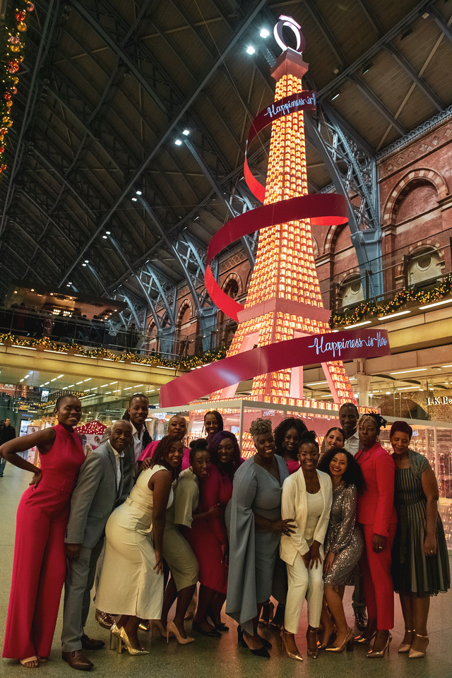 sam-lane-the-kingdom-choir-at-st-pancras-lancome-christmas-tree-launch-5.jpg
