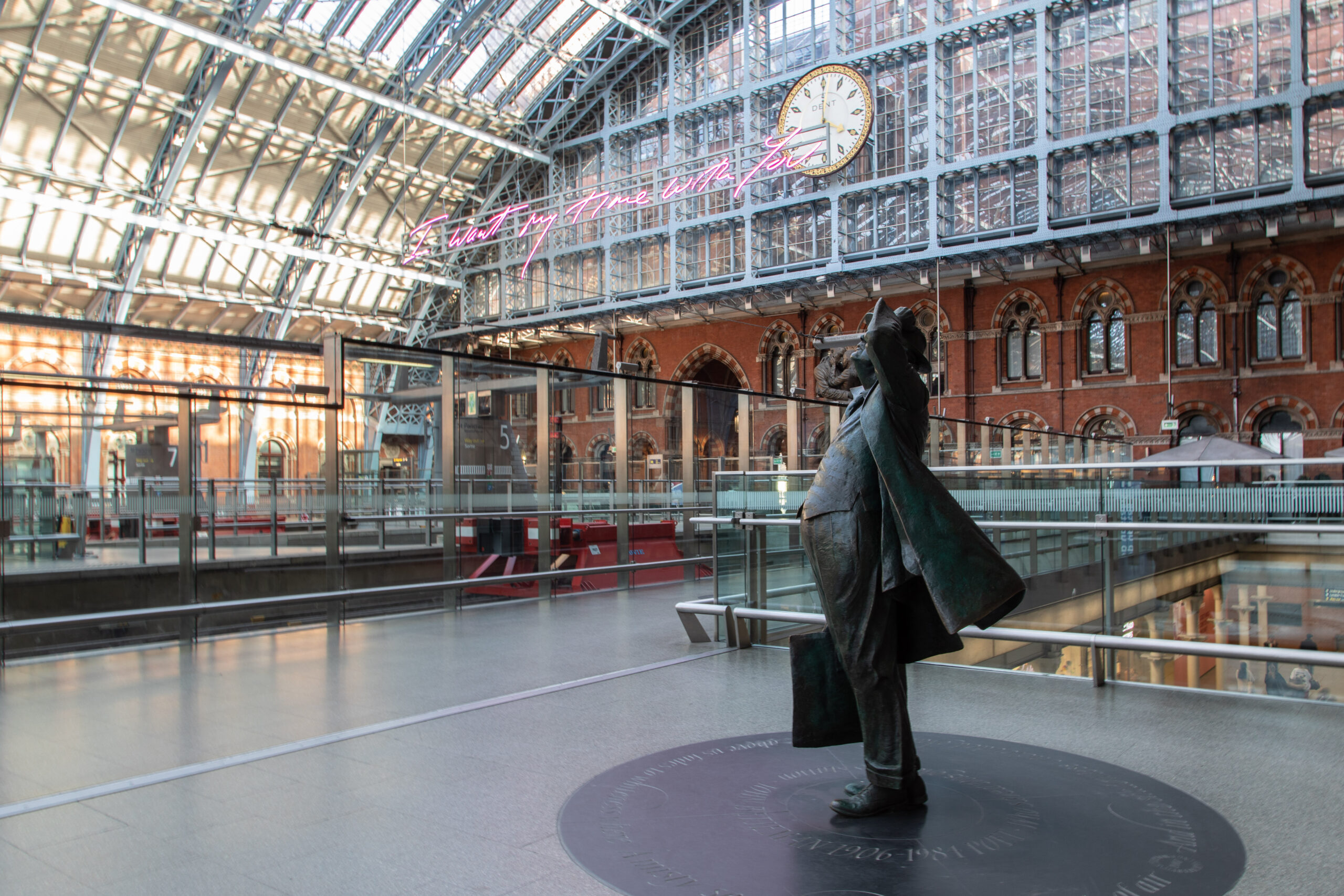 sir-john-betjeman-statue-qwith-tw-5.jpg
