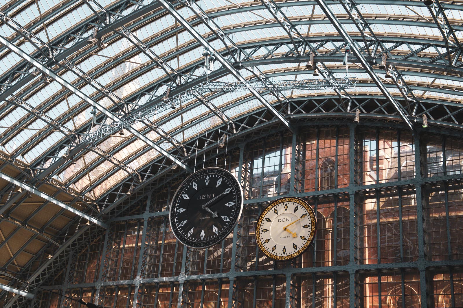 st-pancras-terrace-wires-2015-cornelia-parker-2.jpg