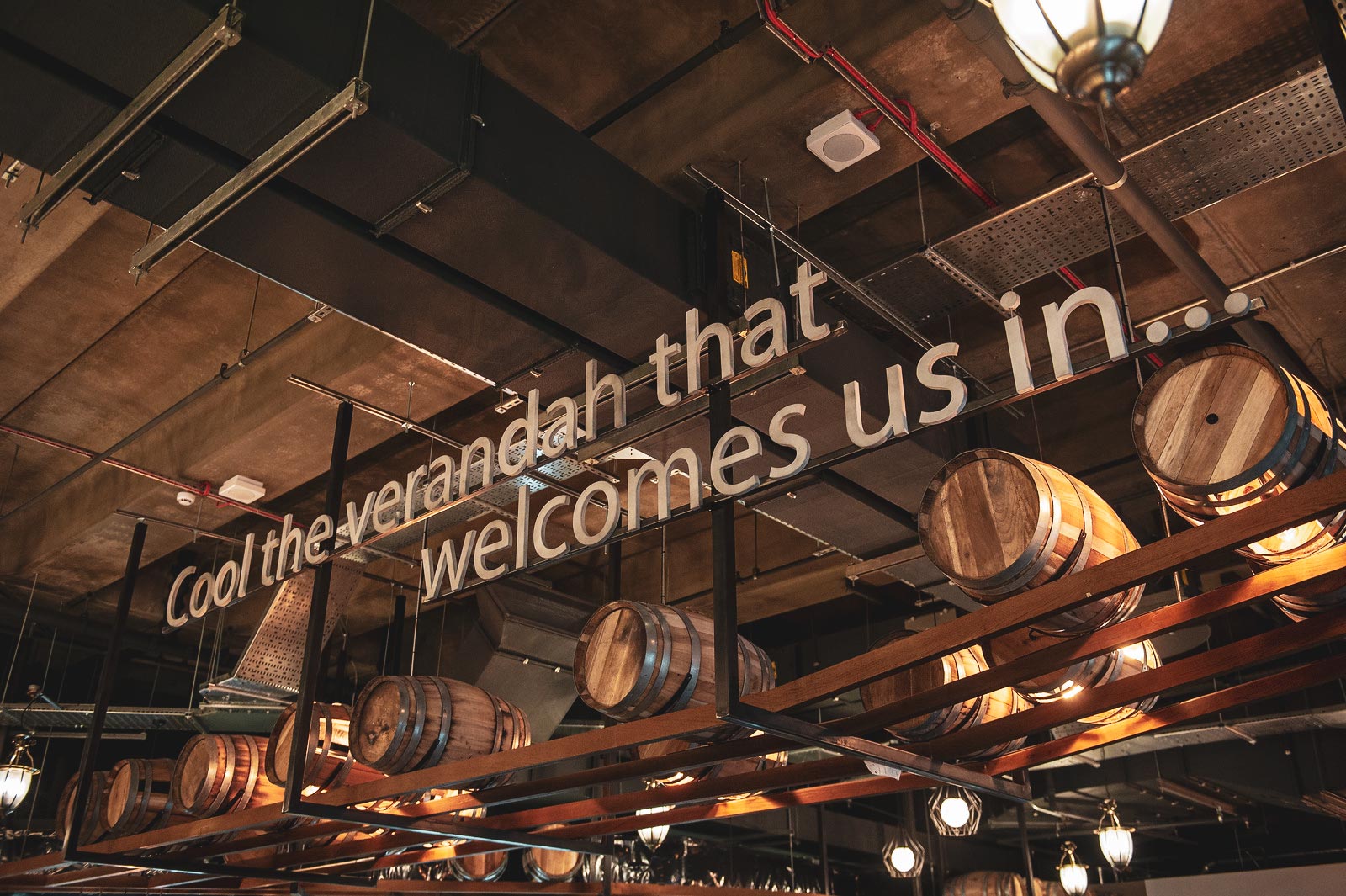 the-barrel-vault-wetherspoons-pub-at-st-pancras-kings-cross-2.jpg