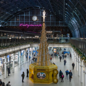 St Pancras x GOSH Christmas Tree_005